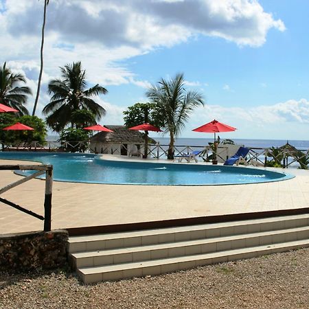 Coconut Tree Village Beach Resort Уроа Екстериор снимка