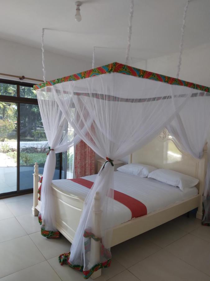 Coconut Tree Village Beach Resort Уроа Екстериор снимка