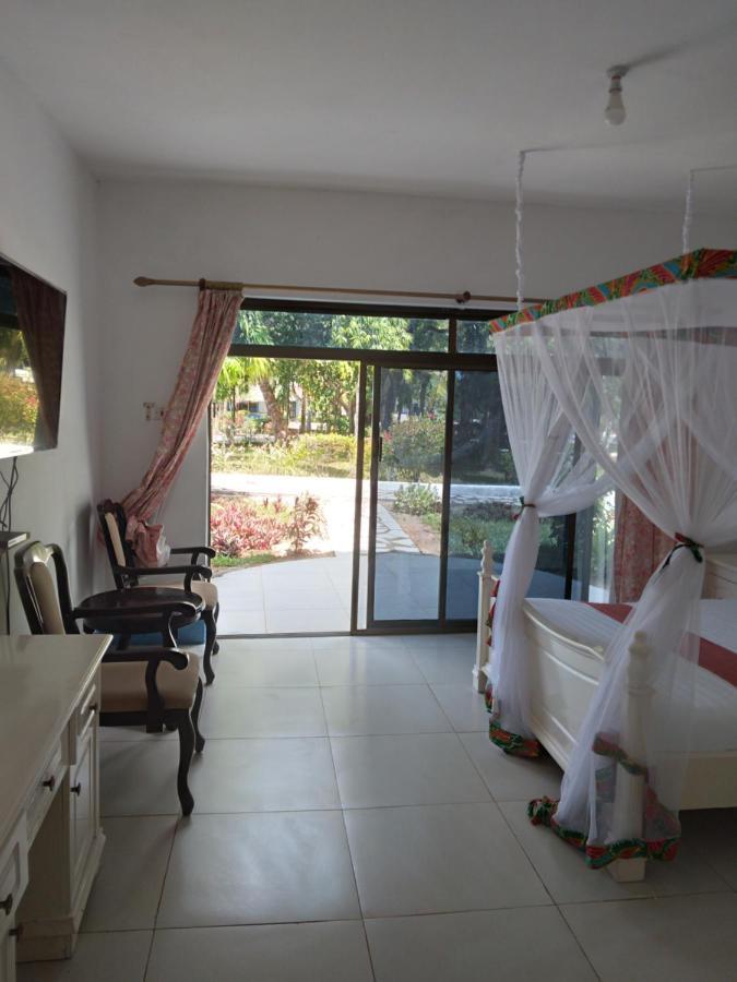 Coconut Tree Village Beach Resort Уроа Екстериор снимка
