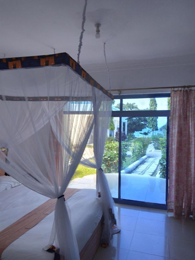 Coconut Tree Village Beach Resort Уроа Екстериор снимка