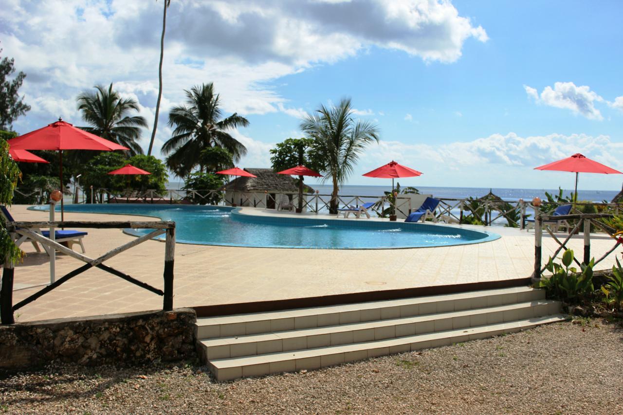 Coconut Tree Village Beach Resort Уроа Екстериор снимка