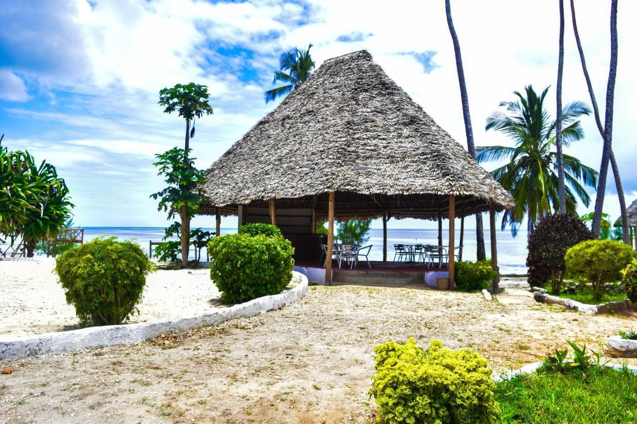 Coconut Tree Village Beach Resort Уроа Екстериор снимка