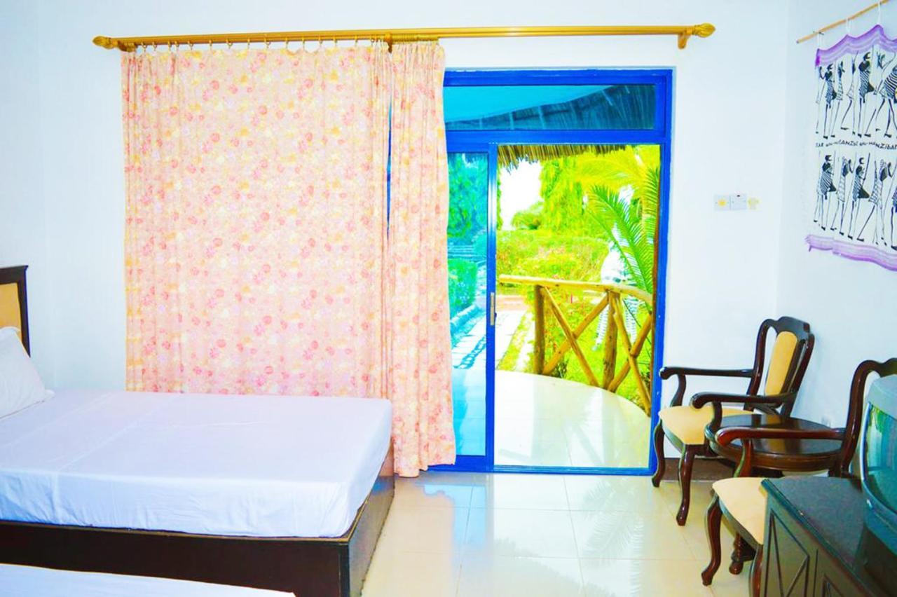 Coconut Tree Village Beach Resort Уроа Екстериор снимка