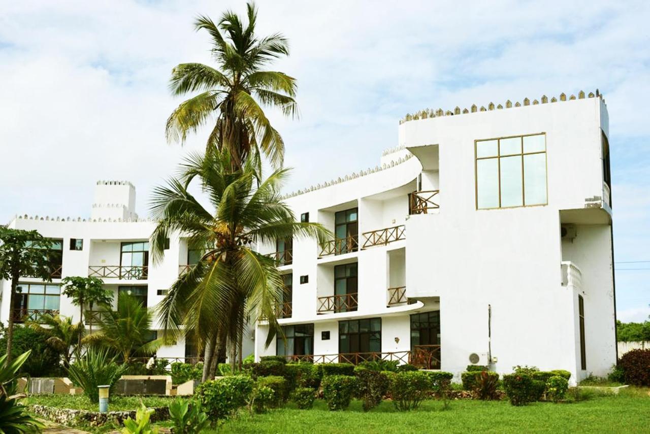 Coconut Tree Village Beach Resort Уроа Екстериор снимка